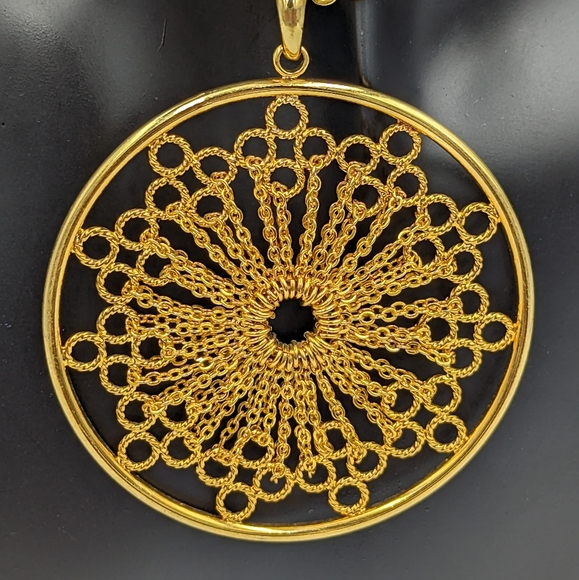 Vintage Joan Rivers Necklace Filigree Mandala Sunburst Pendant Gold Tone 18" - Picture 2 of 8